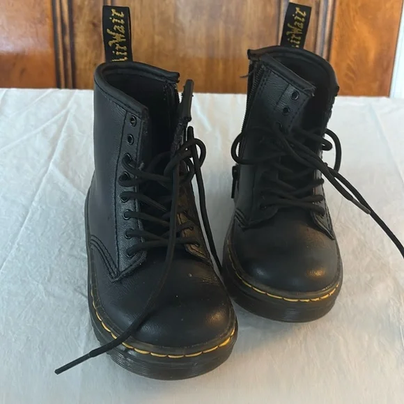 Dr. Martens 1460 Kids Boots - Black Smooth Leather with Side Zip - Size 9 - Picture 1 of 5